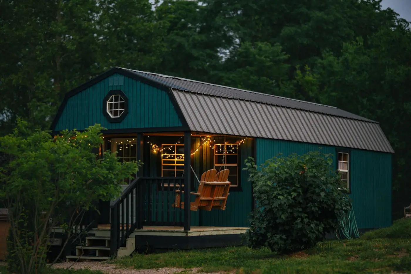 Farm stay. Hot tub. Pond Nature views near dwntwn