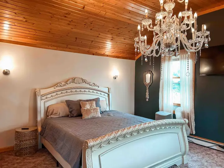 Three-Bedroom City House — 10 Minutes to Downtown