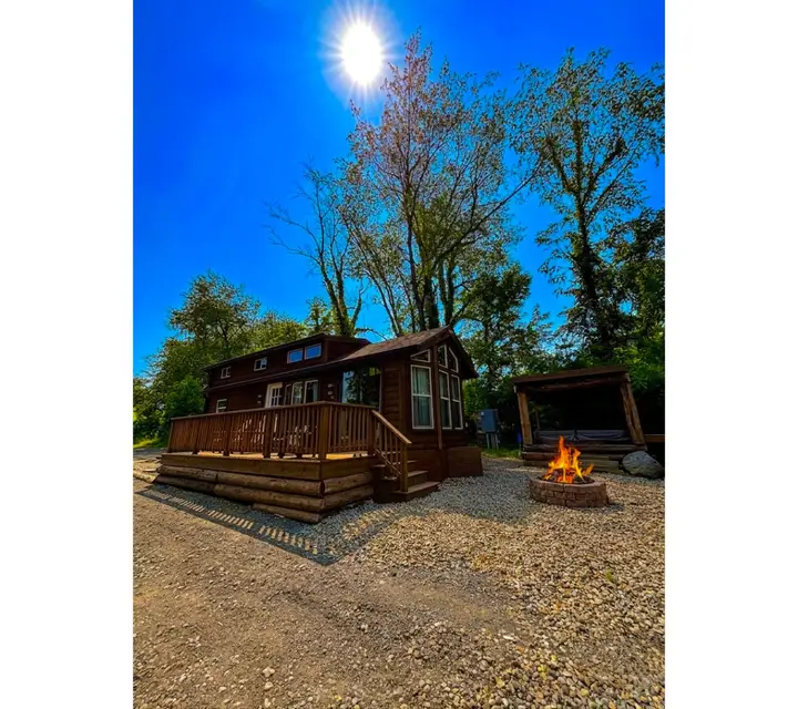 Bourbon Barrel Cabin — Lakefront near the Airport
