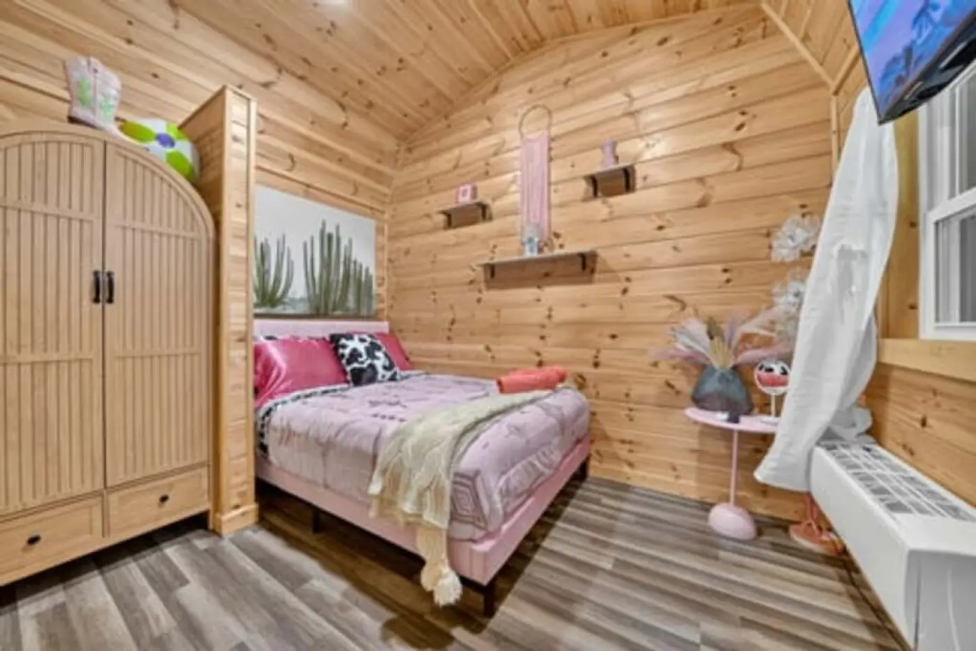 Photo 9 of Pink Saddle — Tiny Cabin with Hot Tub & Lake Views